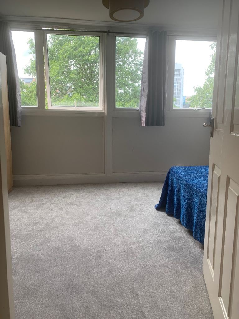 Bright room to rent in Central London