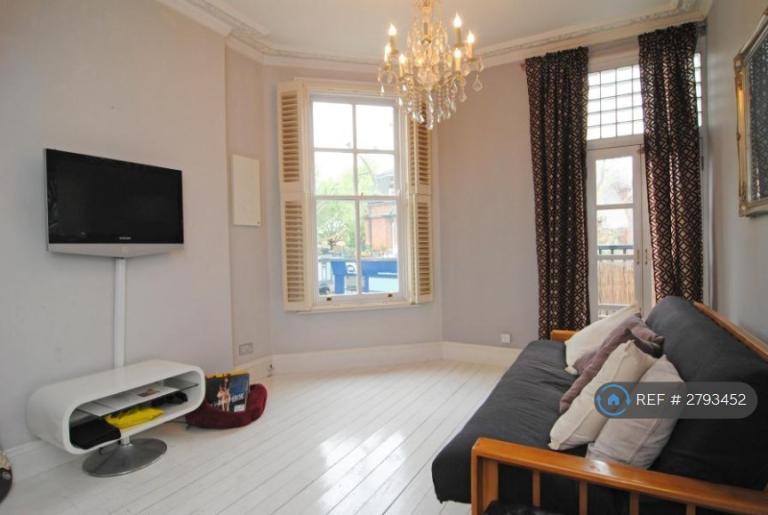 1 bedroom flat in Sandycombe Road, Richmond, TW9 (1 bed) (#2793452)