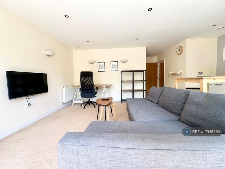1 bedroom flat in Adriatic Apartments, London, E16 (1 bed) (#2948364)