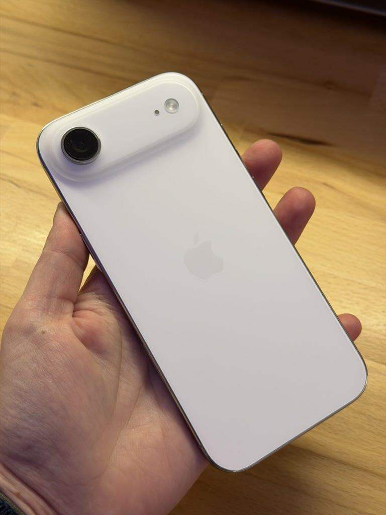 Like New Used Apple Iphone 17 Air Unlocked One Year Warranty  