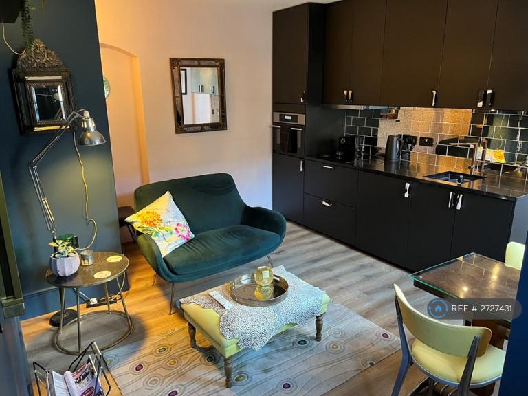 1 bedroom flat in Single Month Lets Available, London, NW8 (1 bed) (#2727431)