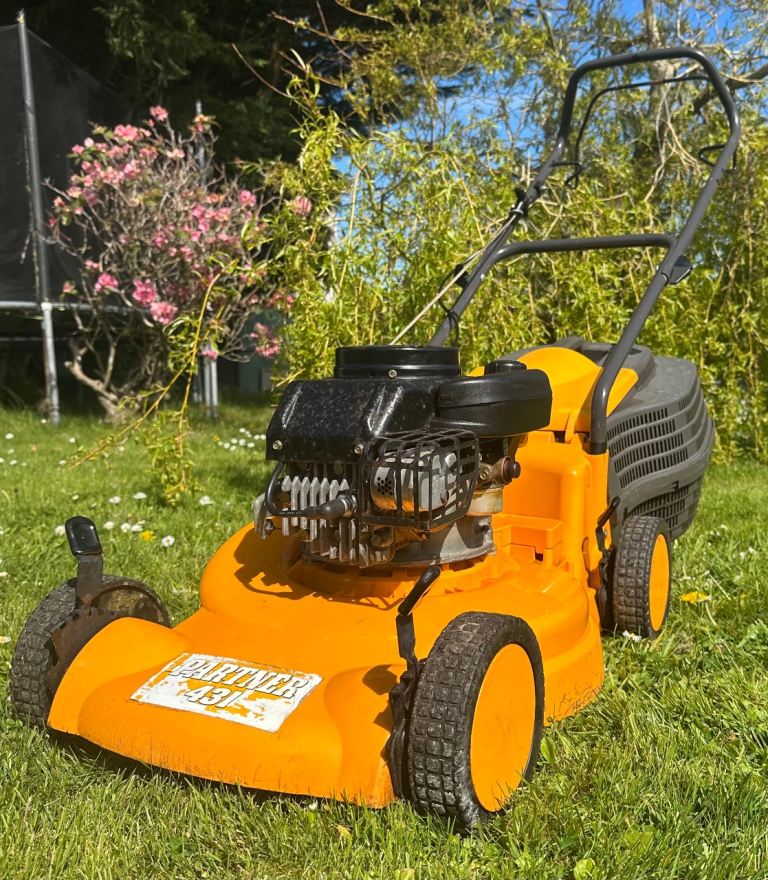 Partner petrol lawnmower 17”cut vgc poly deck mower won’t rust serviced & sharpened mower