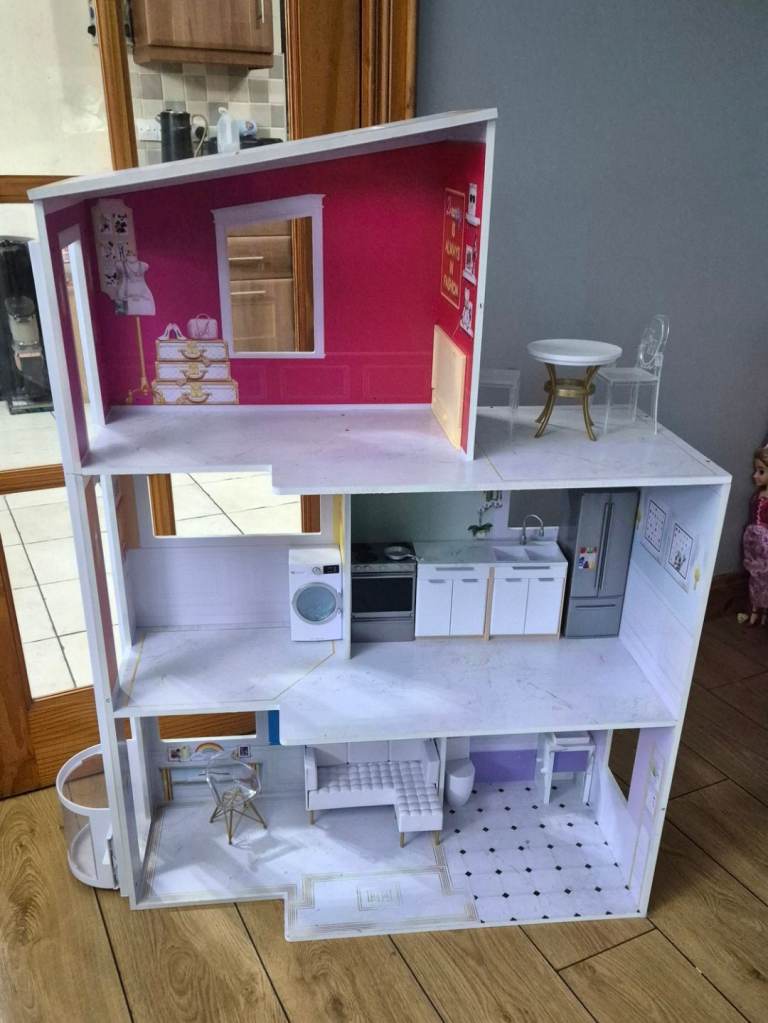 RAINBOW HIGH DOLLS HOUSE NEW