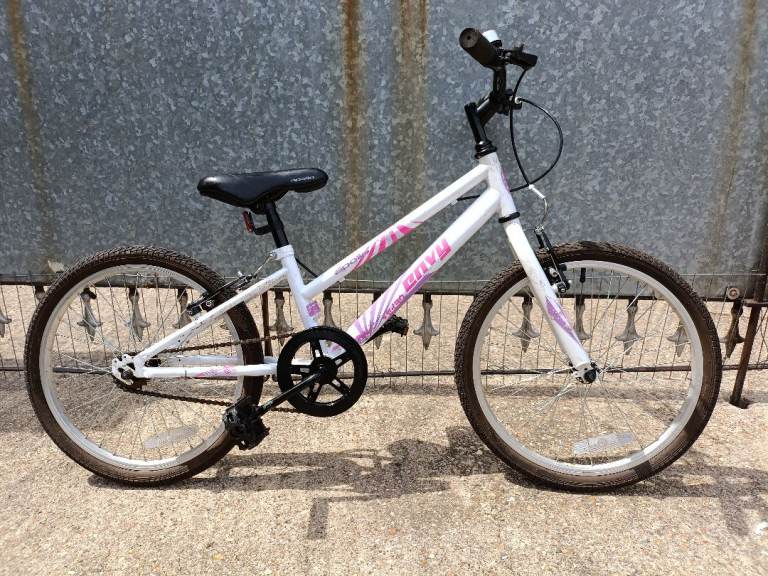 APOLLO ENVY (WHITE/BLACK)£60 ,20 INCH WHEEL CHILDS BIKE,SINGLE SPEED,V BRAKE  