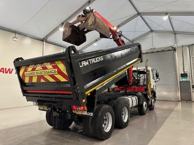 DAF TRUCKS CF85 360 8x4 Day Cab Steel Tipper Grab