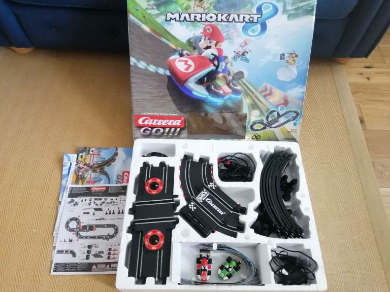 Mario kart Carrera go slot car racing set