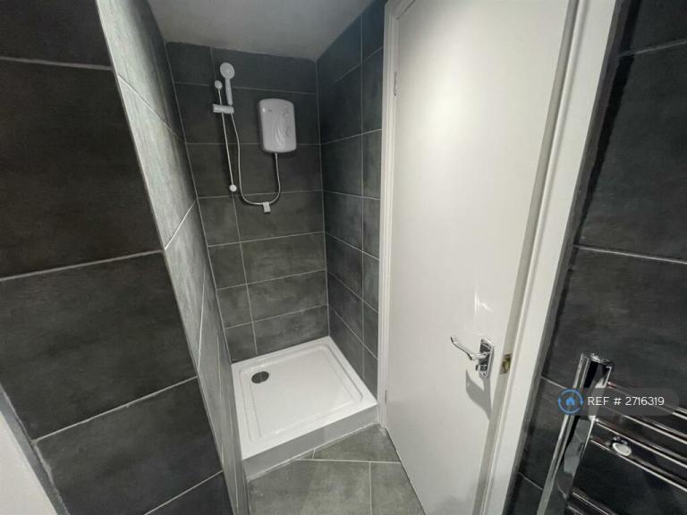 1 bedroom flat in Nelson Street, Buckingham, MK18 (1 bed) (#2716319)