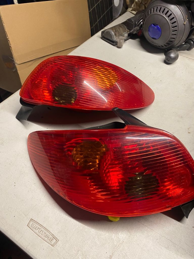 Peugeot 206 (2003) brake lights