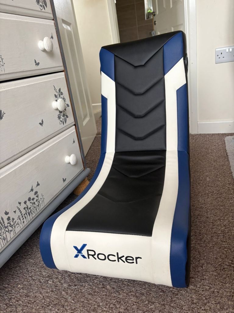 Folding gaming chair 