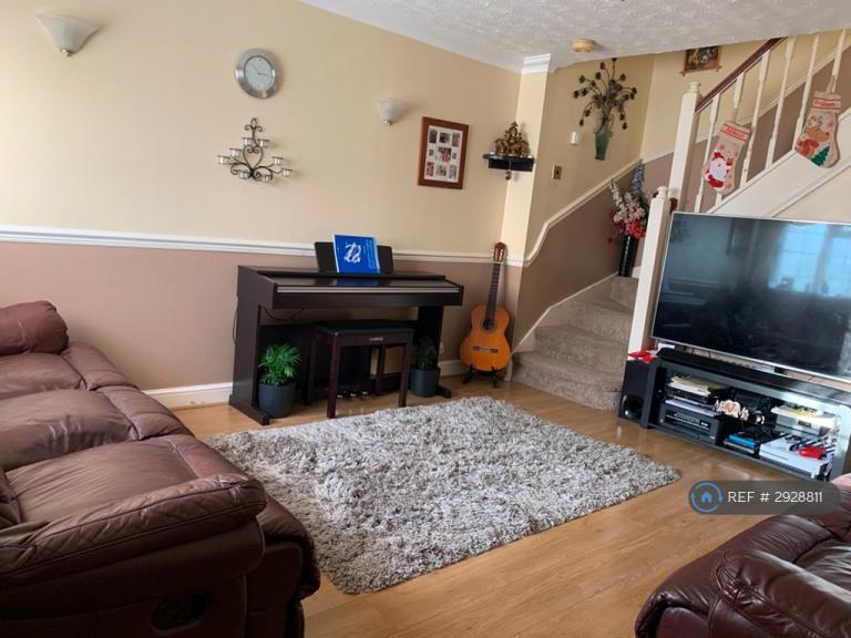 2 bedroom house in Pacific Close, Feltham, TW14 (2 bed) (#2928811)