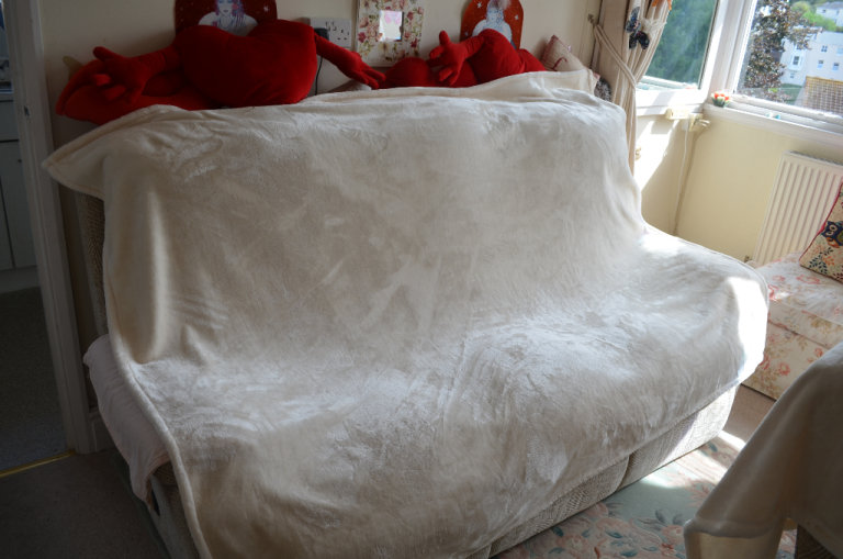 3x as new sofa bed covers cream  and 1 light pink bargain