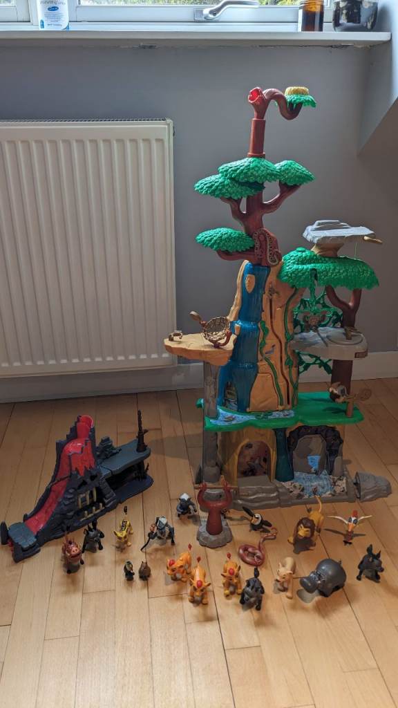 Lion King - Lion guard training lair and Hyena hideout