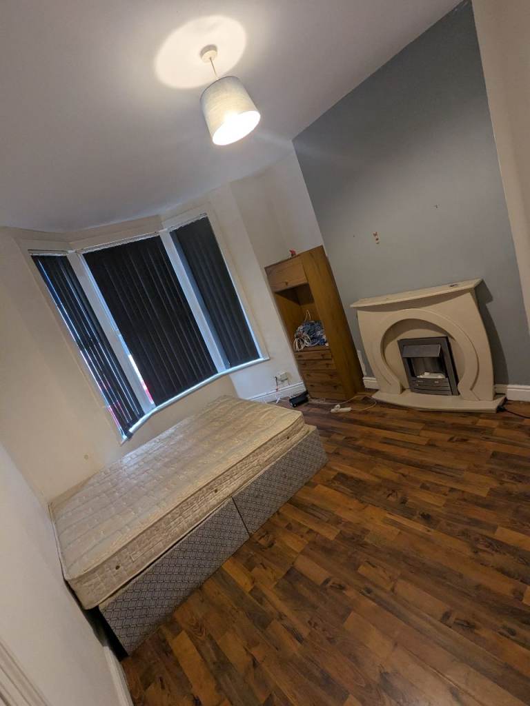 Two rooms in a shared house to rent.double room and single room