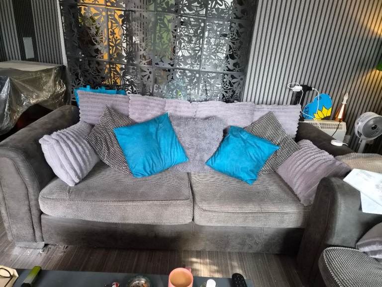 DFS 3 N 2 SOFAS