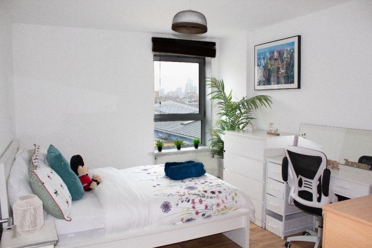 Top Floor Balcony Apartment - 2 min Westferry Stn
