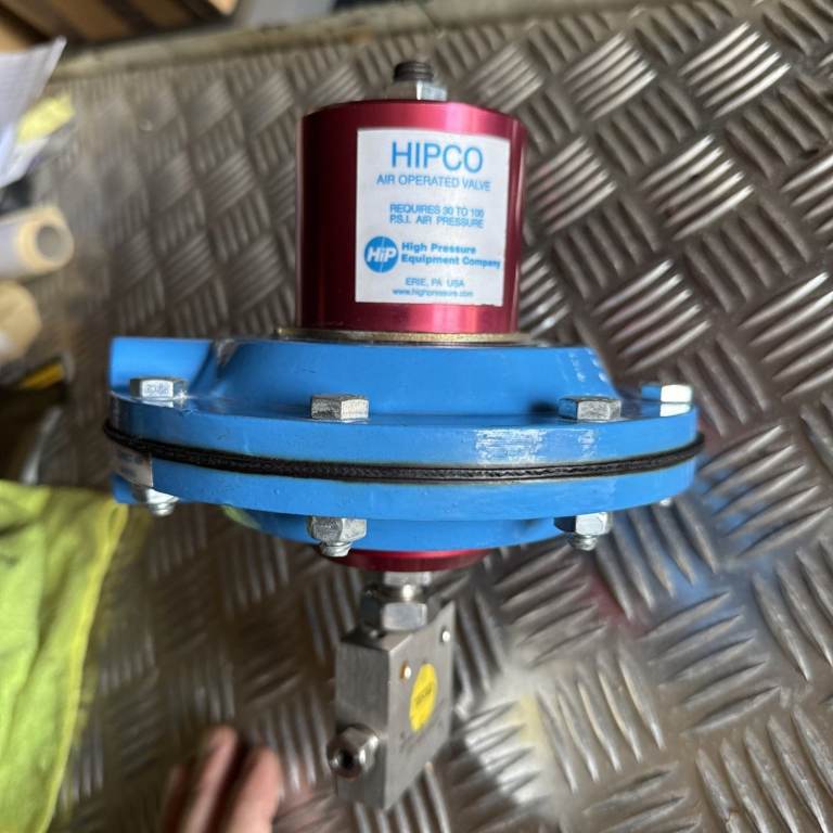 NEW HIPCO CONNECTION VALVE W/ HIPCO AIR OPERATED VALVE