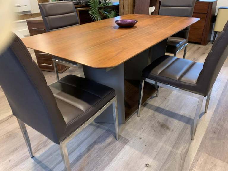 Second Hand Extendable Meeting Table H 76cm x W 160cm x D 87.5cm Extended Width = 205cm