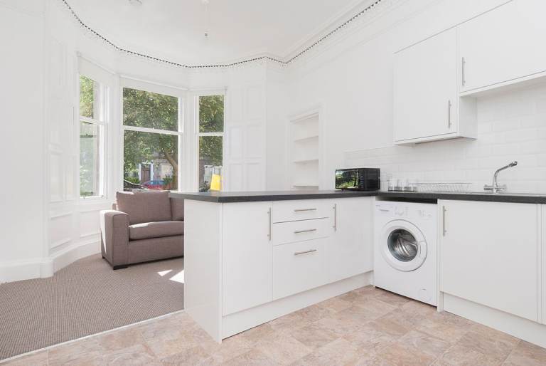 Attractive, 4 bedroom, 5 person HMO, ground flat in Marchmont - available soon