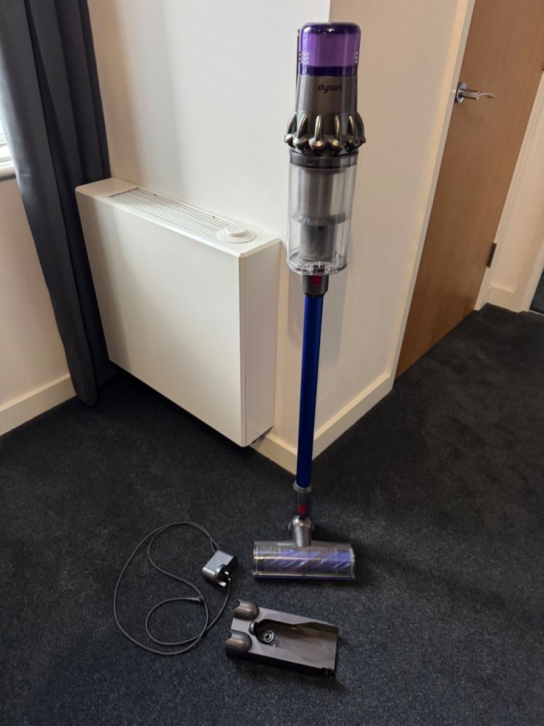Dyson v11 vacuum cleaner 