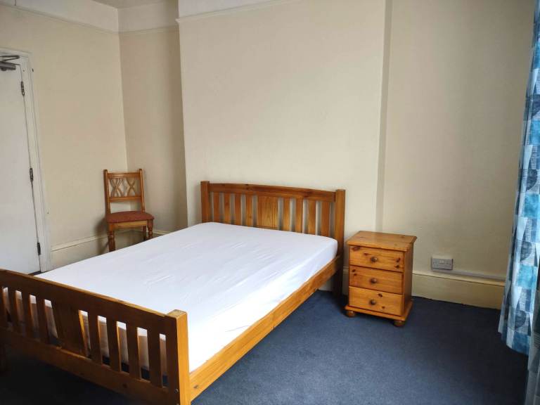 Large Double Room With Own Sink. For One Person Only