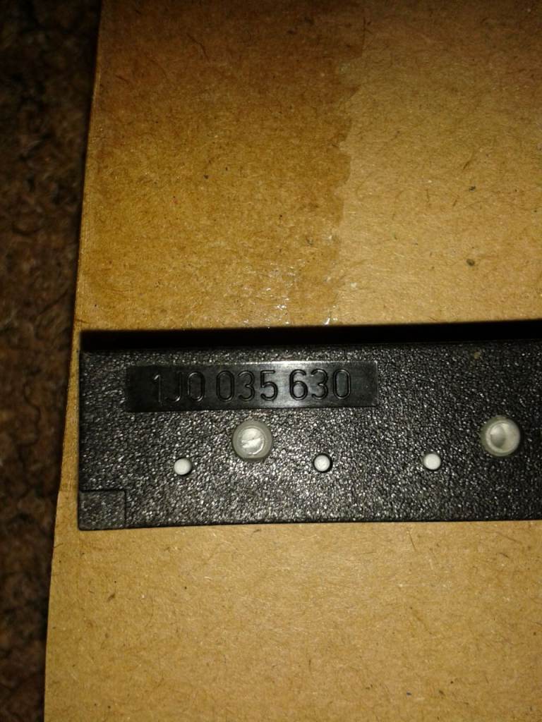 Original OEM VW Volkswagen Stereo Tuner Control Buttons 1J0 035 630 1J0035630 1J0-035-630