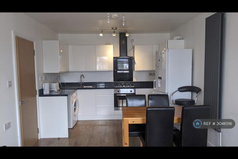 3 bedroom flat in Coldharbour Lane, London, SW9 (3 bed) (#3046516)