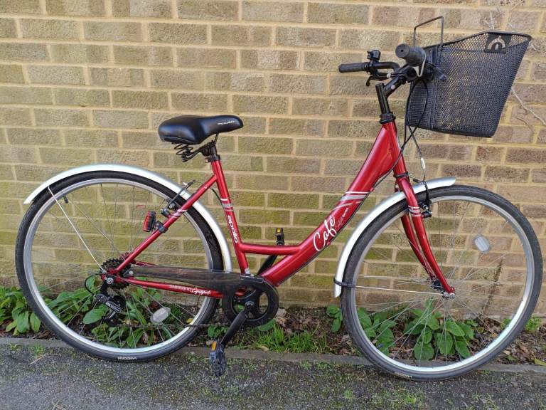 Apollo Cafe Comfort Series Hybrid bike in good condition with a front basket, mudguards, chainguard
