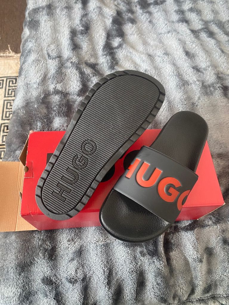Hugo men’s / boys slippers 