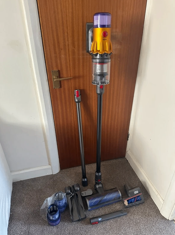 Dyson V12 Detect Slim Complete – Very Good Condition – Cleaned & Serviced – £195