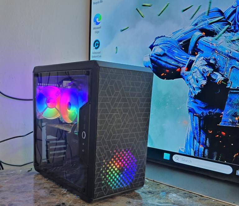 REDUCED CUBE Gaming PC, RTX 2070,core i5 gen 9, 2.9GHz,16GB RAM,256GB SSD+1TB HDD