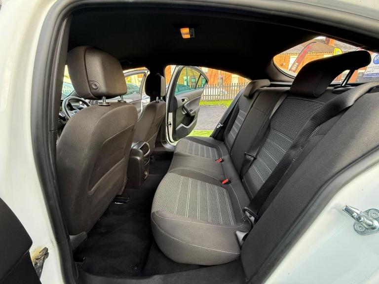 2015 Vauxhall Insignia 1.4i Turbo Limited Edition Hatchback 5dr Petrol Manual Euro 6 (s/s) (140 p...