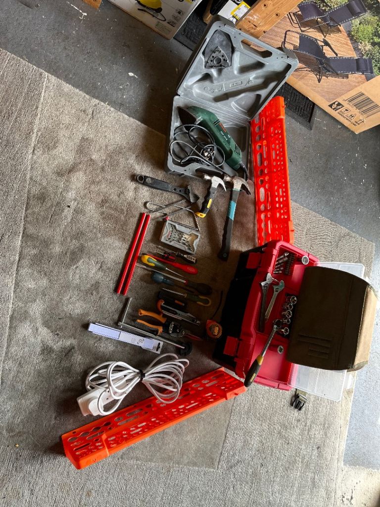 Hand tools (various)