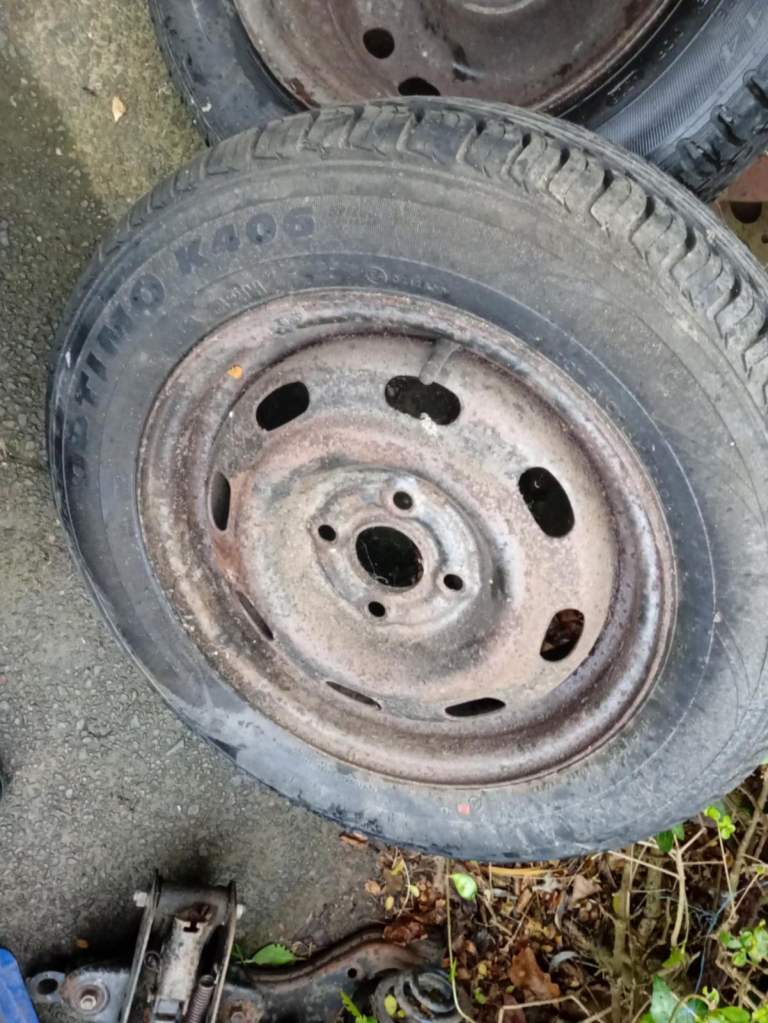 2 tyres and set of lights