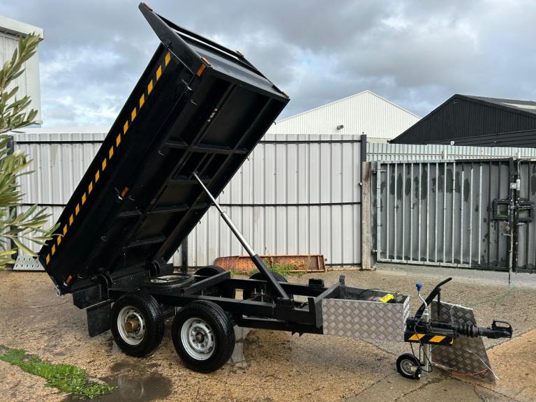 Hydraulic tipper trailer 