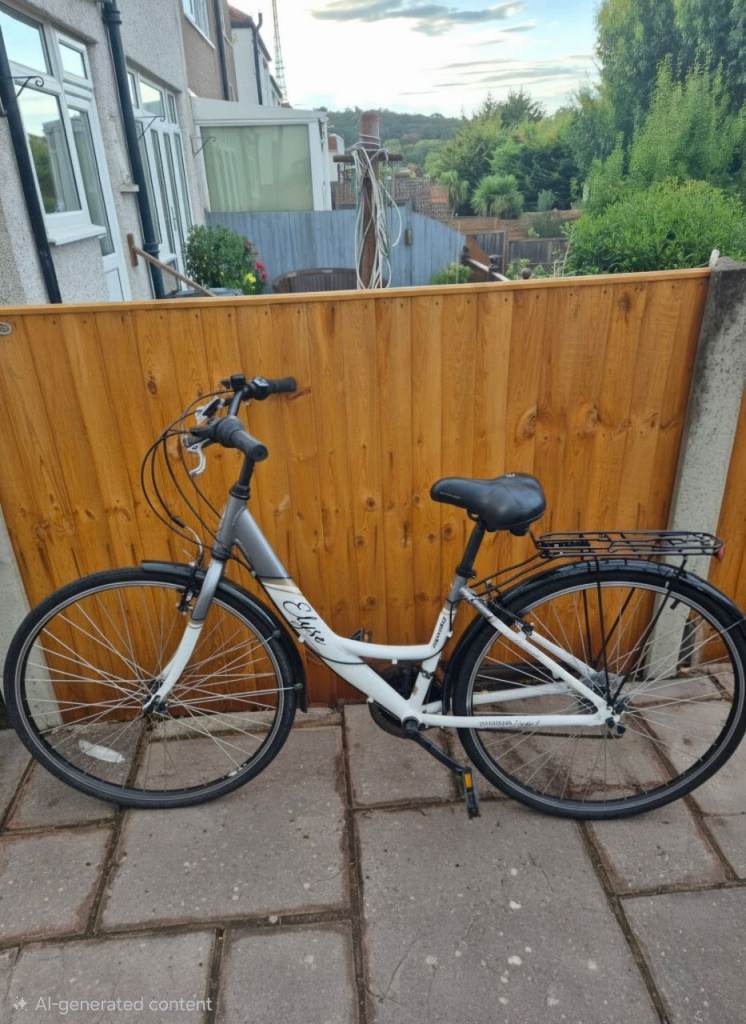 Apollo Elyse City Bike – White & Grey, Good Condition Tyres may need changing 