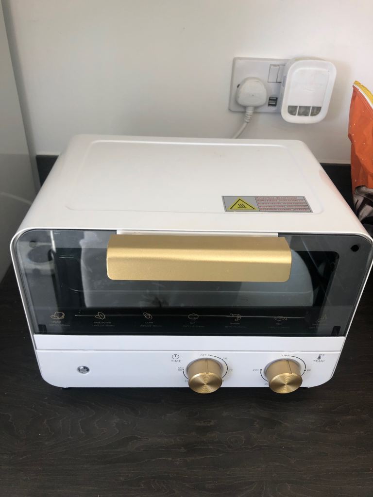 Compact White Countertop Oven / Toaster – As Good As New