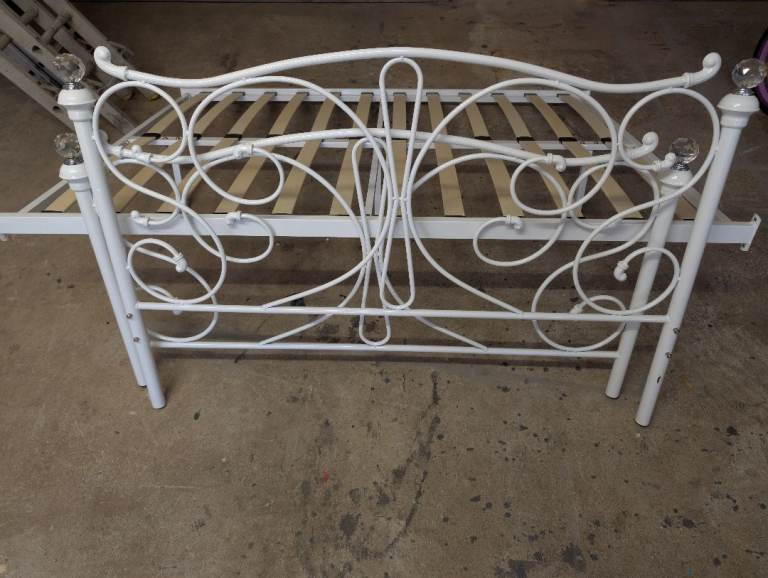 White Metal Double Bed Frame with Slats – Good Condition