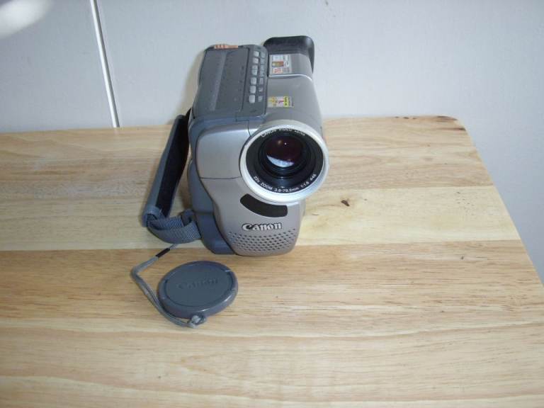 Canon G2000 Video 8 camcorder with accessories - Retro