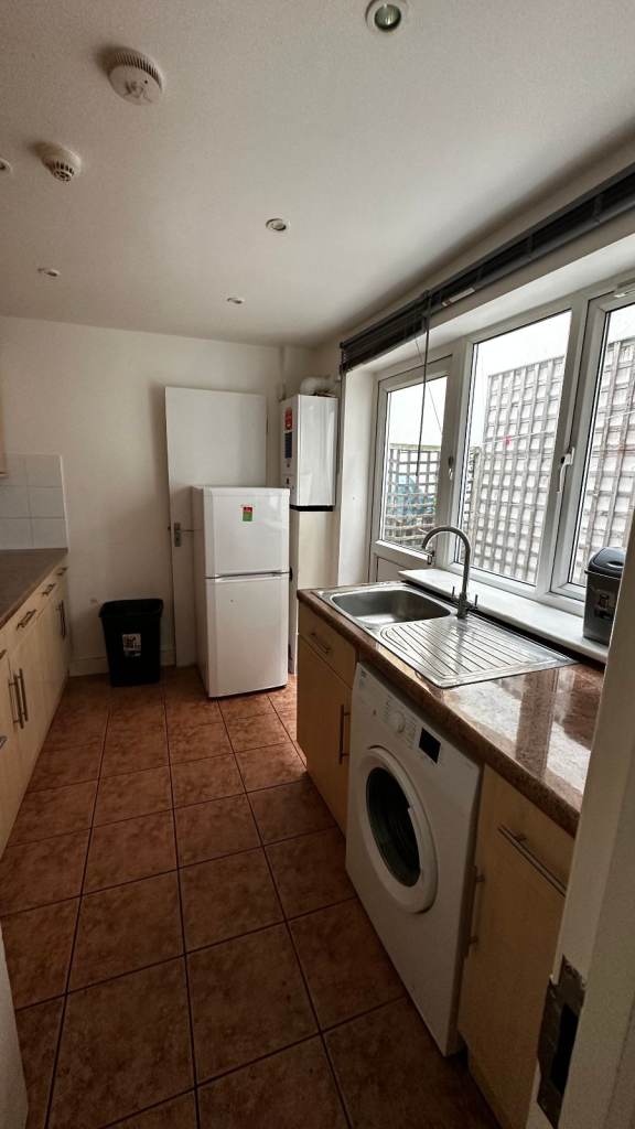3 Bedroom Flat in Shepherd’s Bush