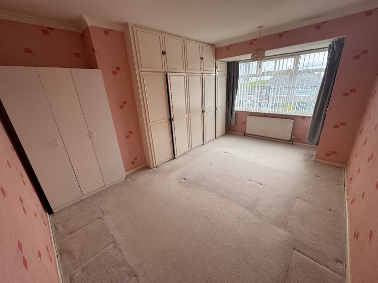 3 bedroom semi detached house bd6 To let 