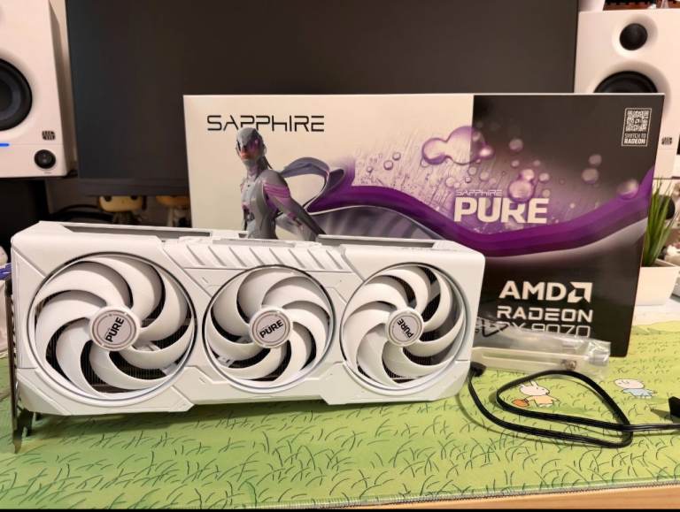 Rx 9070 16gb saphire pure white
