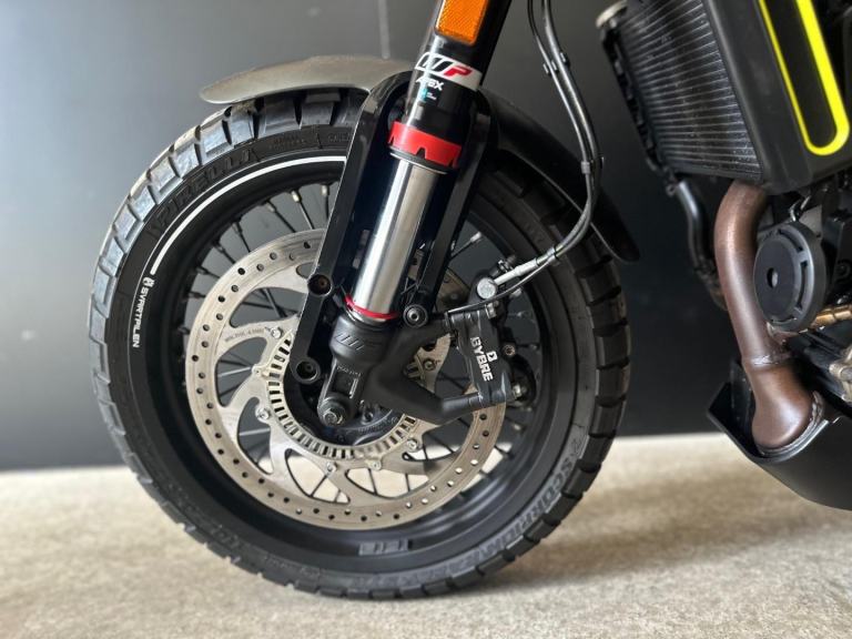 STUNNING ONE OWNER 2023/23 HUSQVARNA SVARTPILEN 401 MOTORYCYCLE