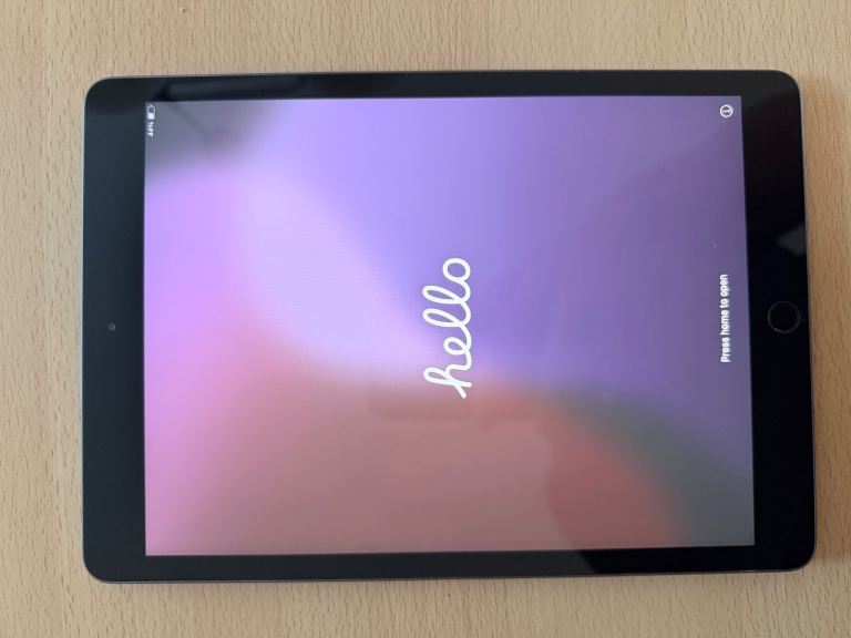 Apple iPad 7th Gen 32GB, Wi-Fi, 10.2in - Space Grey (Unlocked) - Great Condition
