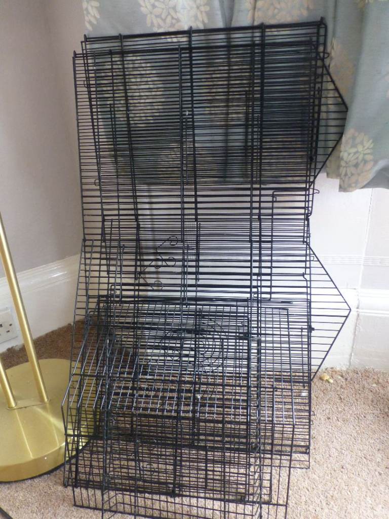 Large Budgie Cage 17 in x 13 in x 39 in Great Condition