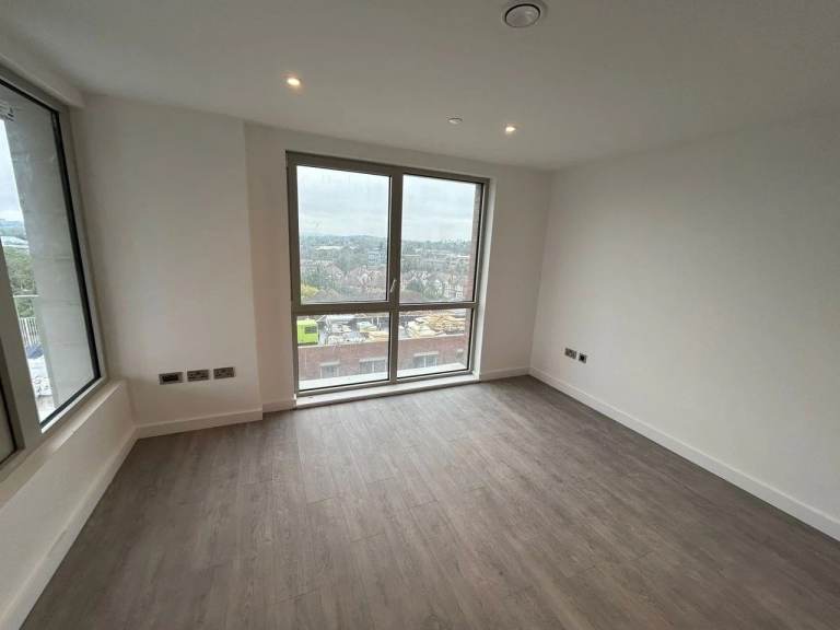 Harrow Town Centre 7th Floor 3 Bedroom Flat - New Build (2 years old)