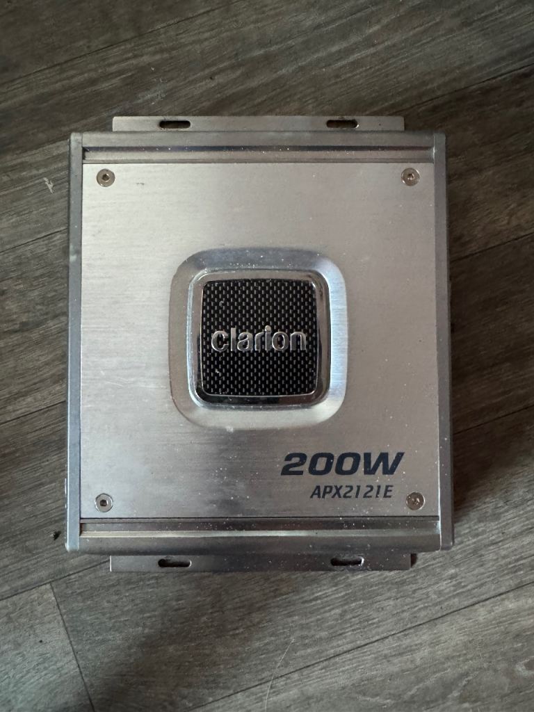 Clarion 200 watt Amp