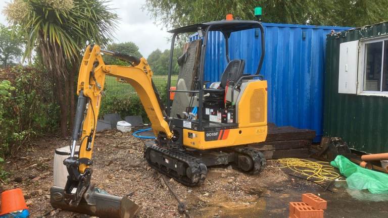 Digger and dumper hire 