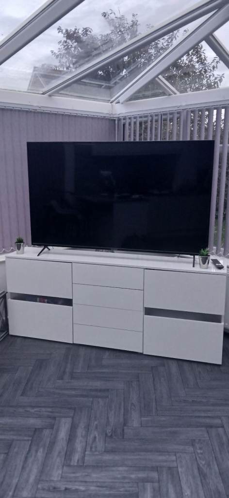 Large Flat Screen 65 inch TV – excellent Condition