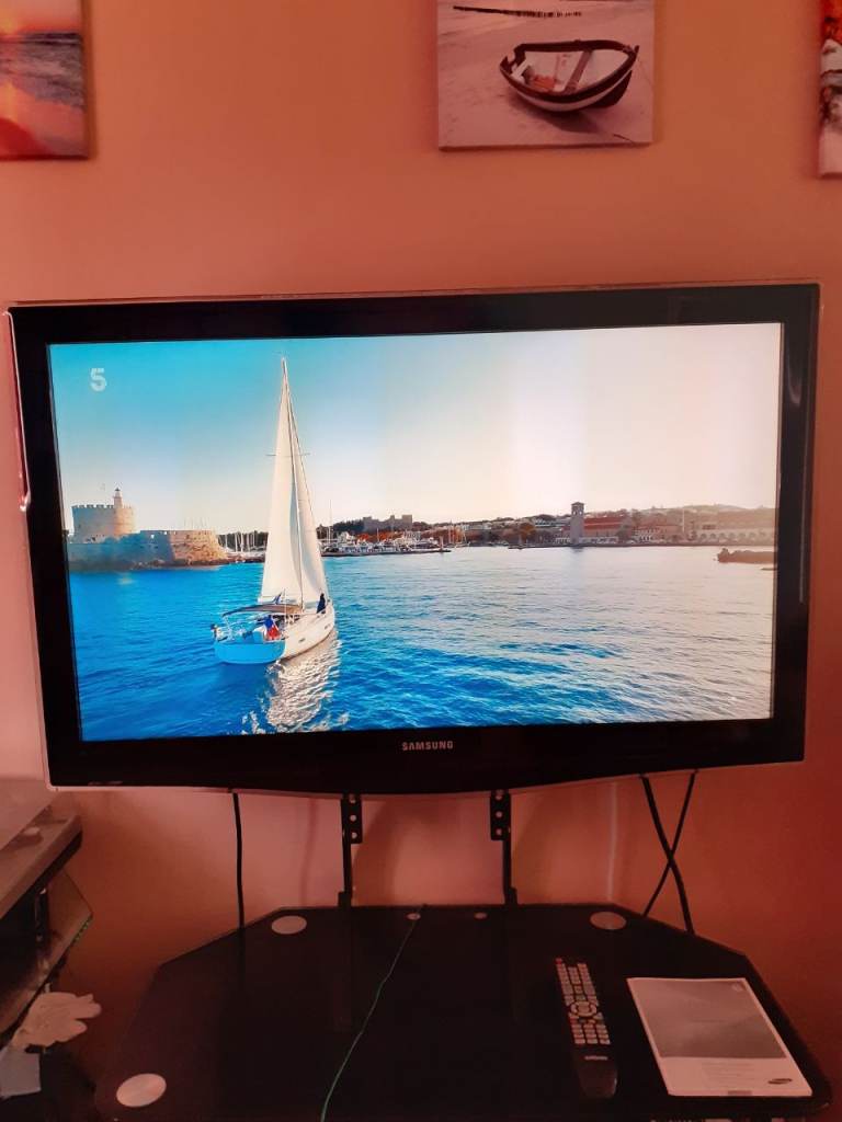 Samsung 100 hz LCD TV with Remote and Manual