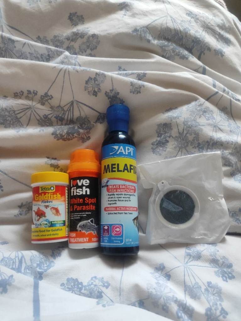 Aquarium Fish Supplies Bundle – Food, Treatments & Air Stone